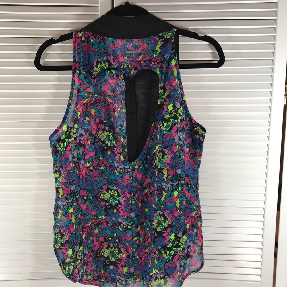Short Sleeve Top - Picture 2 of 4